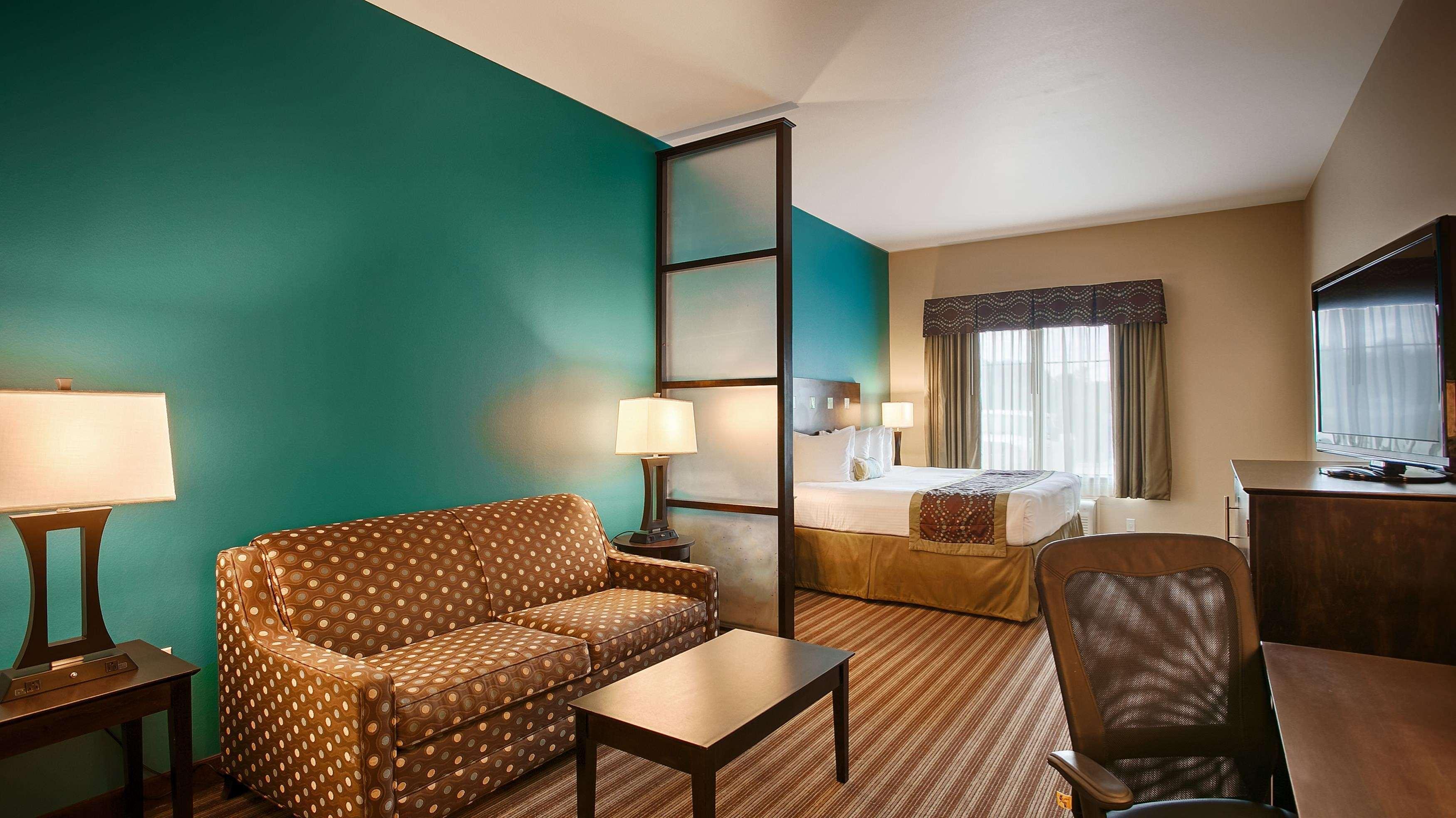 Best Western Plus Desoto Inn & Suites Mansfield Exterior photo