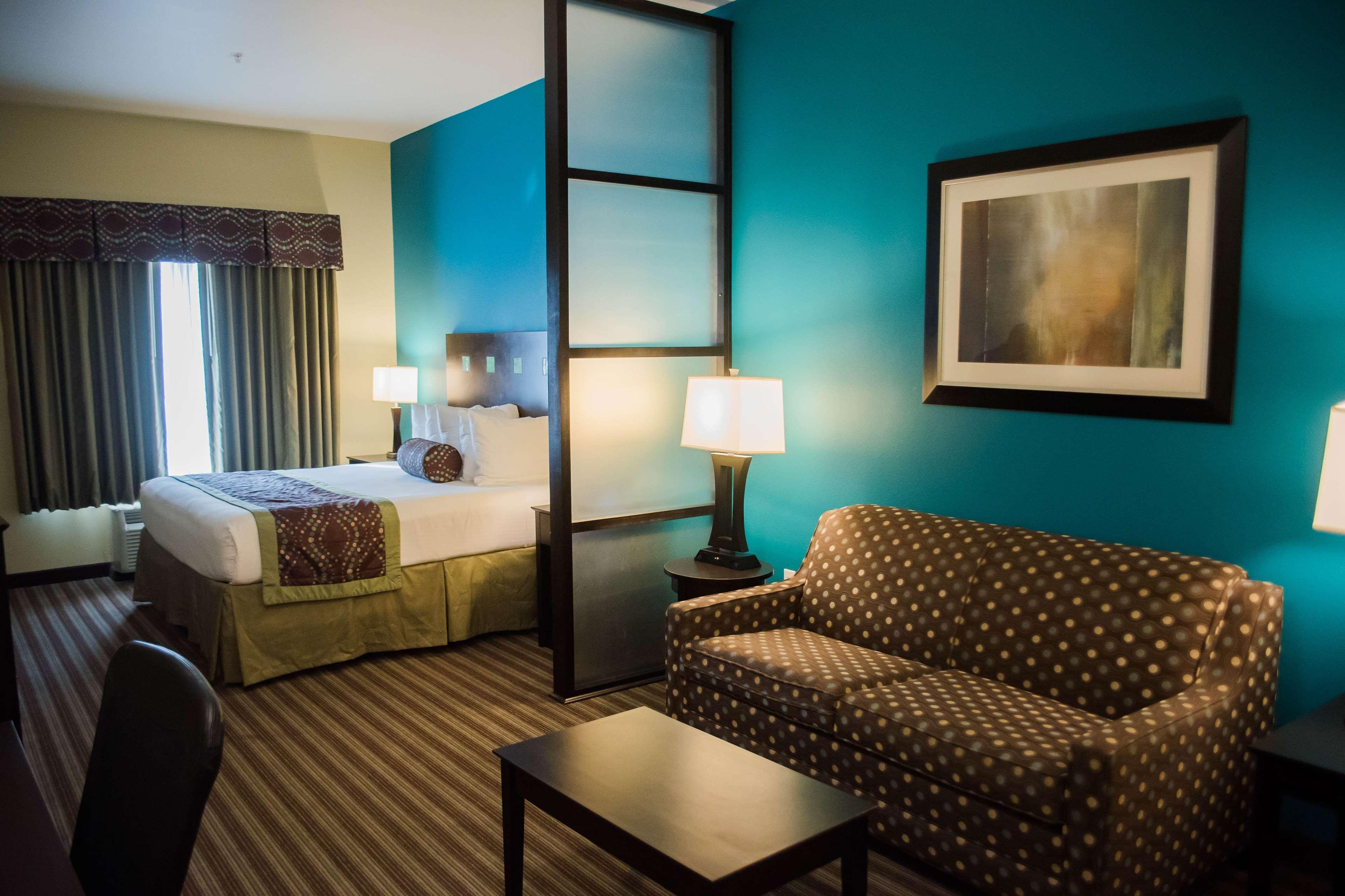 Best Western Plus Desoto Inn & Suites Mansfield Exterior photo