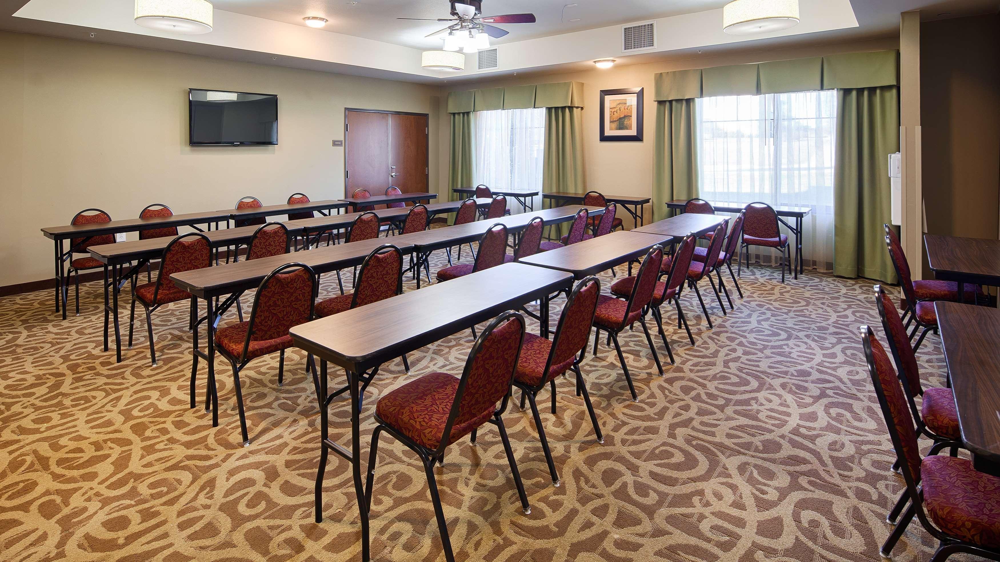 Best Western Plus Desoto Inn & Suites Mansfield Exterior photo