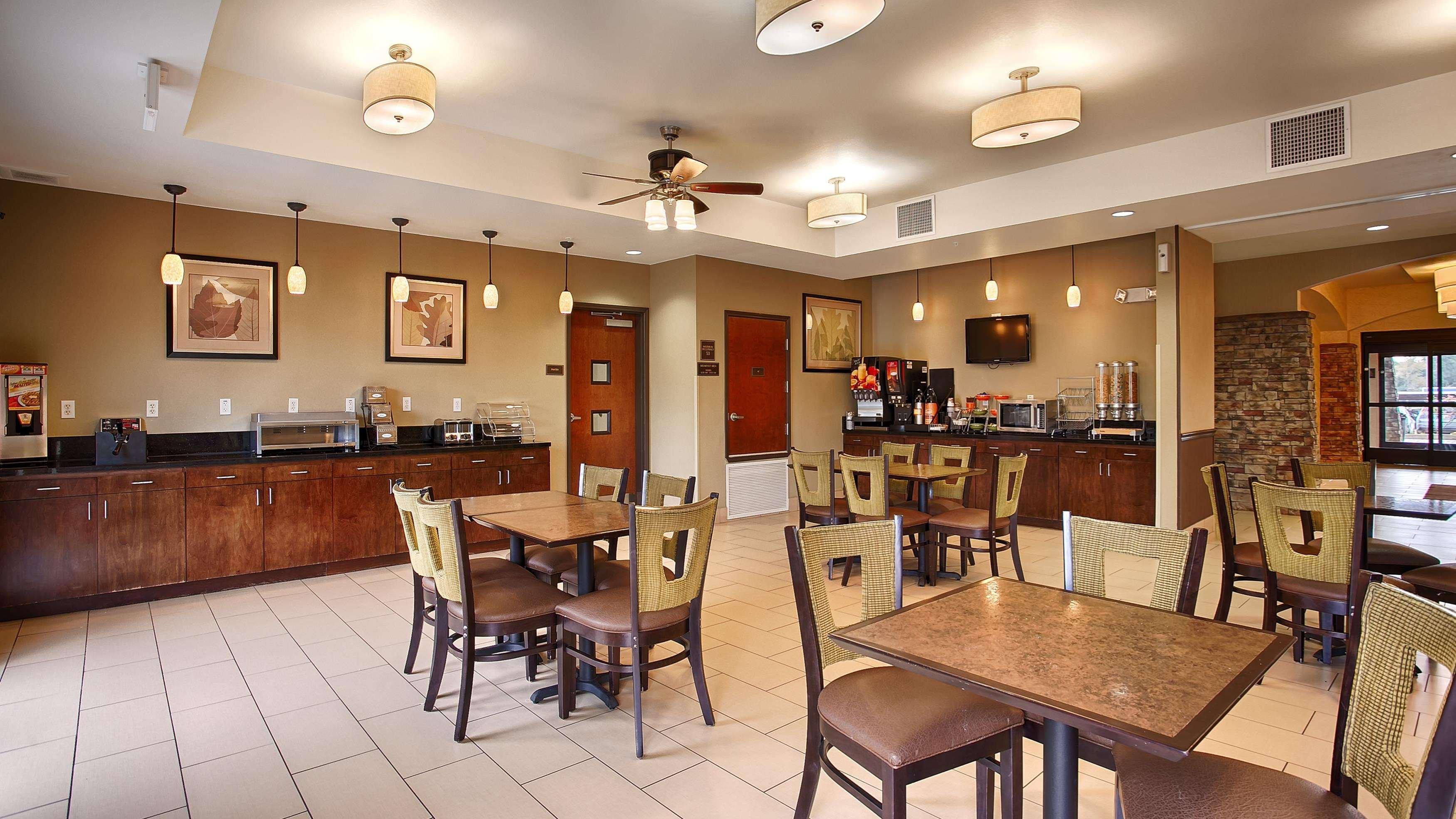 Best Western Plus Desoto Inn & Suites Mansfield Exterior photo