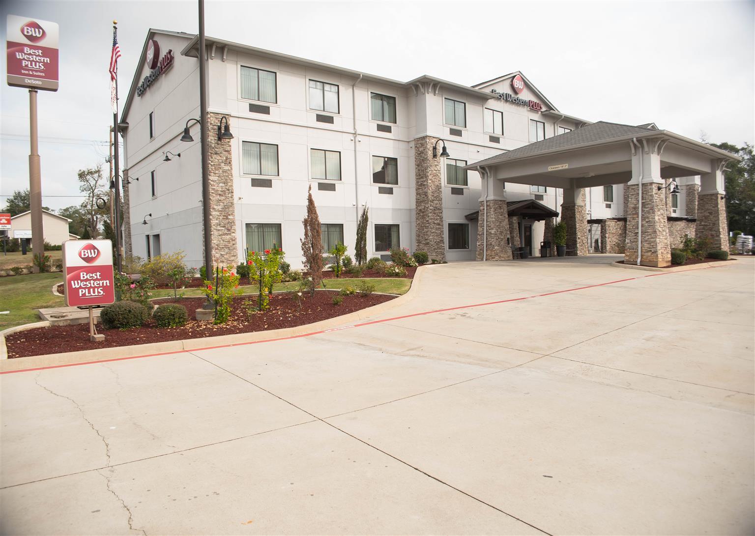 Best Western Plus Desoto Inn & Suites Mansfield Exterior photo