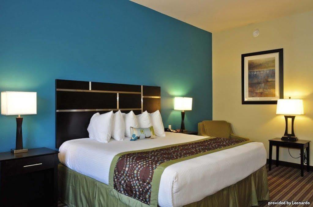 Best Western Plus Desoto Inn & Suites Mansfield Room photo