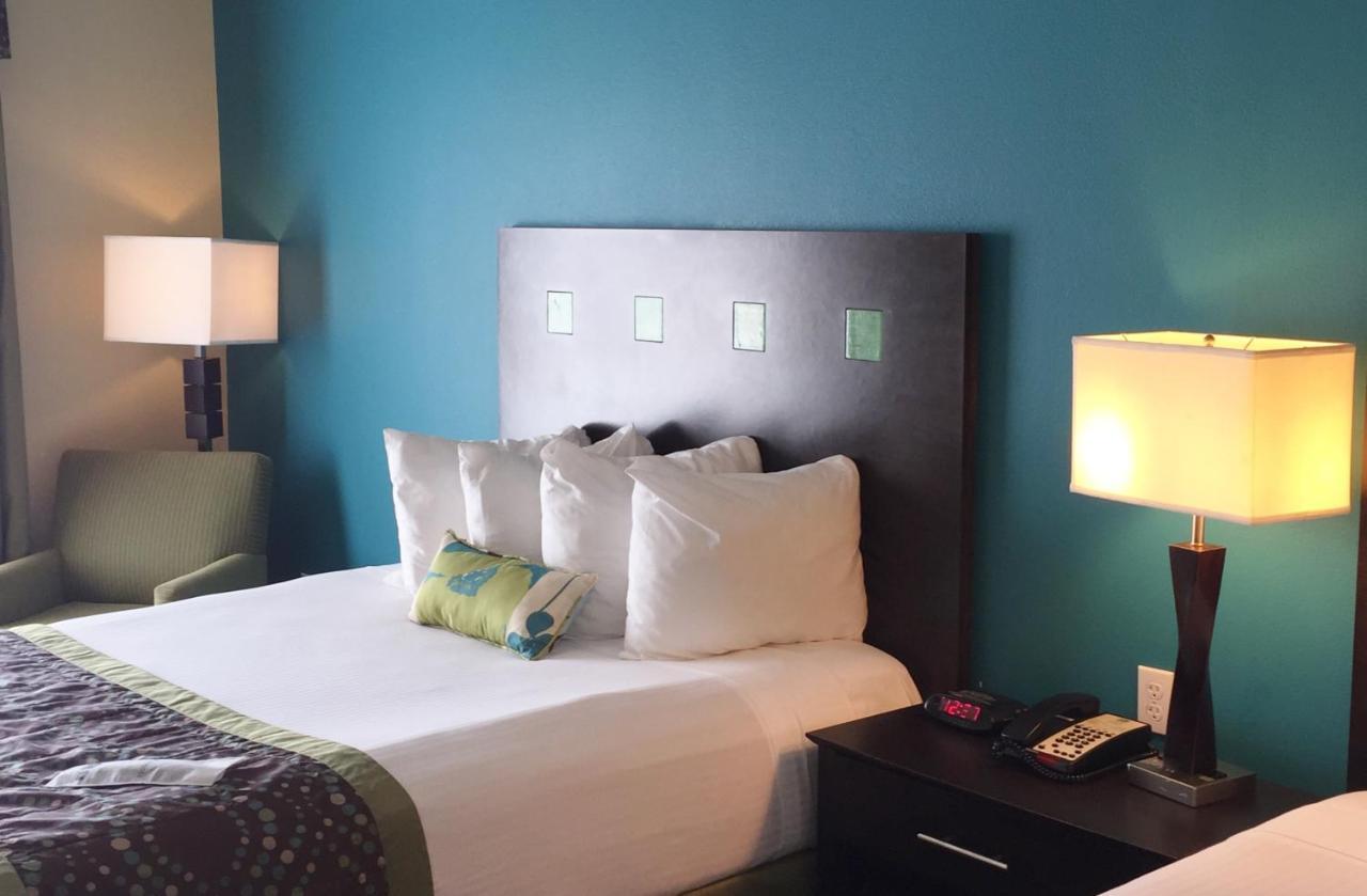 Best Western Plus Desoto Inn & Suites Mansfield Room photo